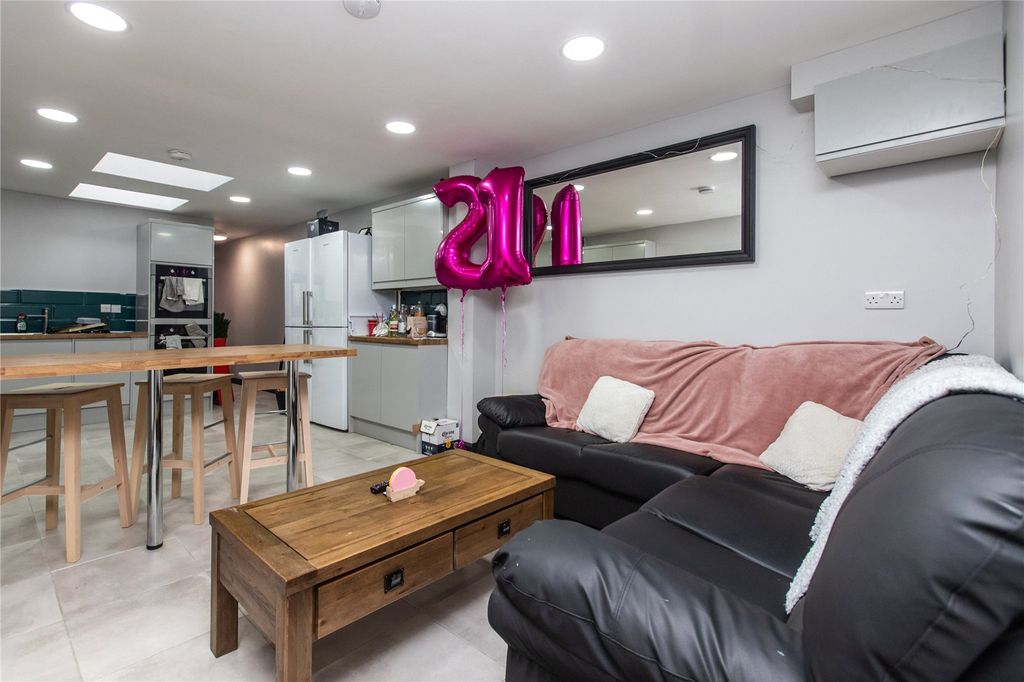 Property photo 2 of 24 Picture No. 05