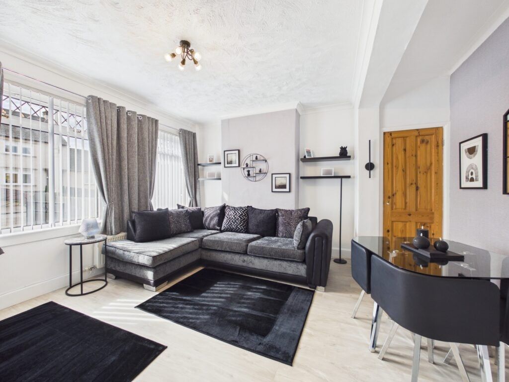 Property photo 2 of 26