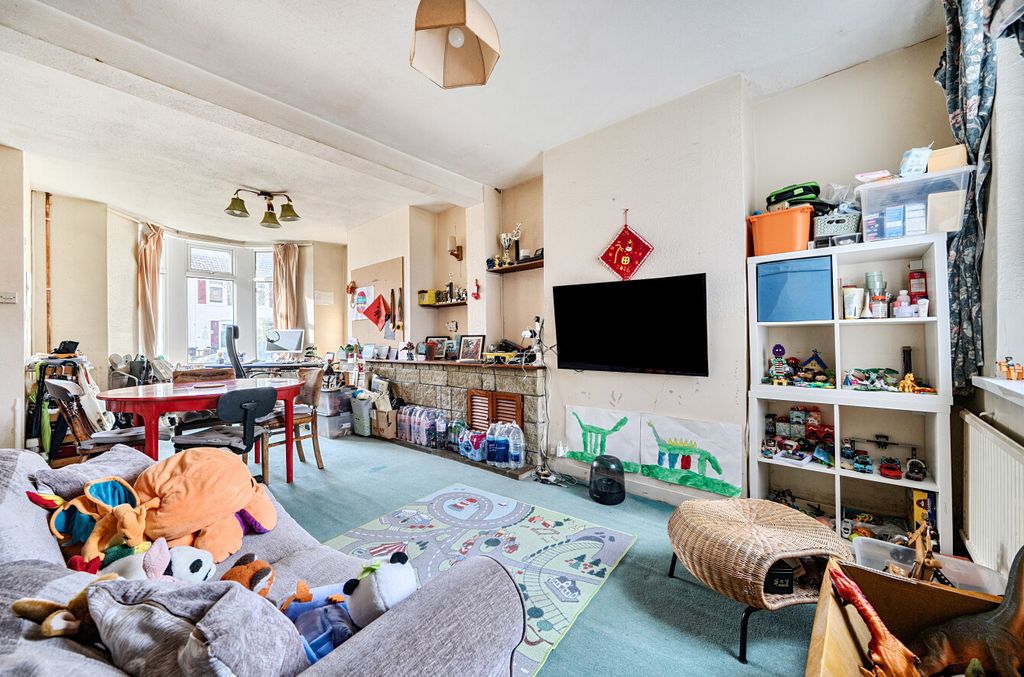 Property photo 3 of 14 1526832-15-6Aba93...