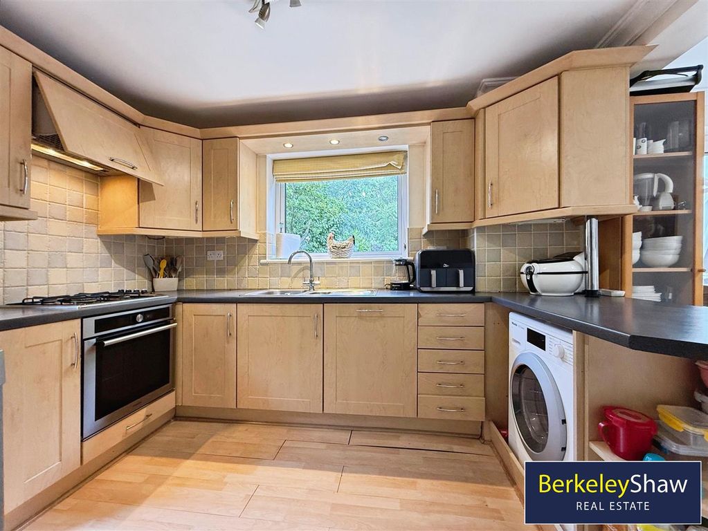 Property photo 3 of 24 Kitchen Dining Room