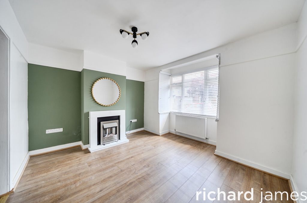 Property photo 2 of 13 d17d090265704d448B5Cbafa0Bf20d2F