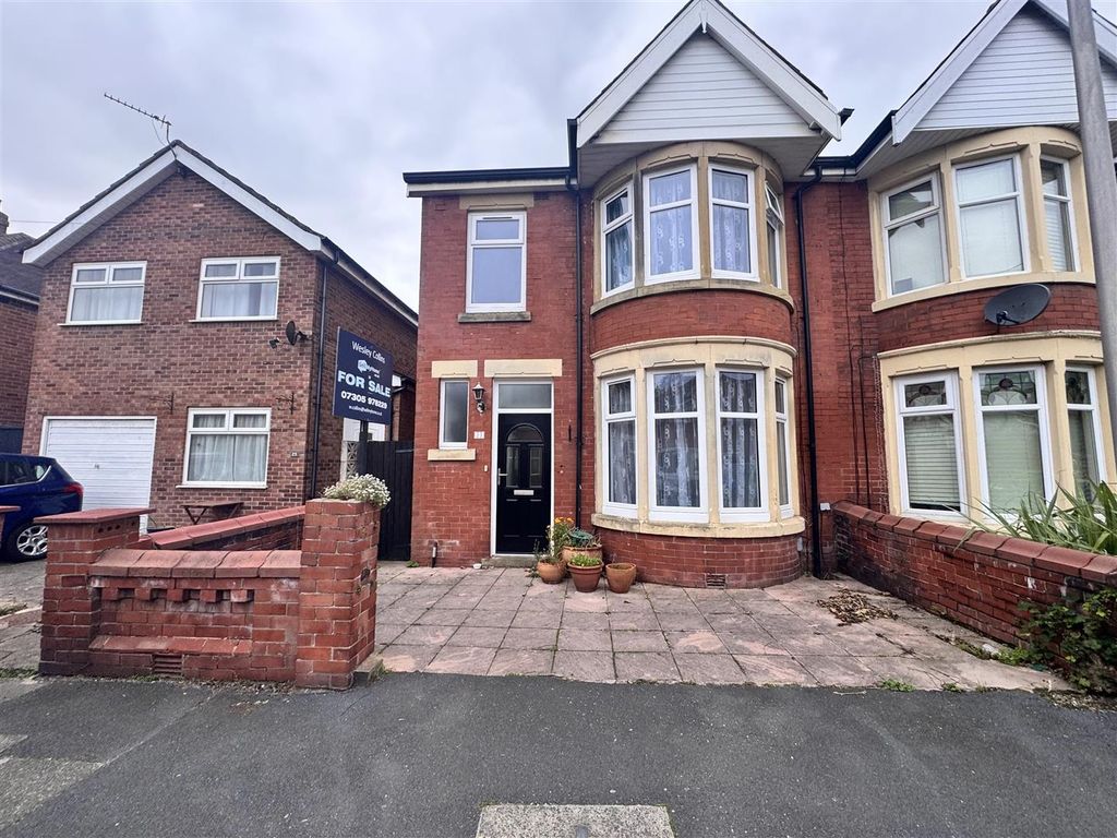 Property photo 1 of 12 External