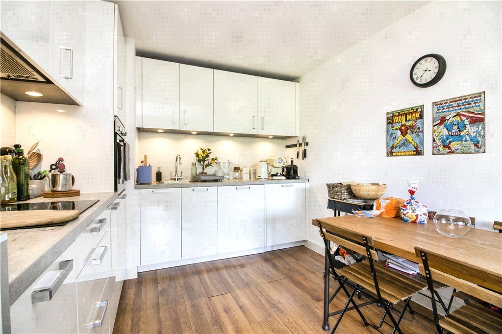 Property photo 3 of 11 Kitchen