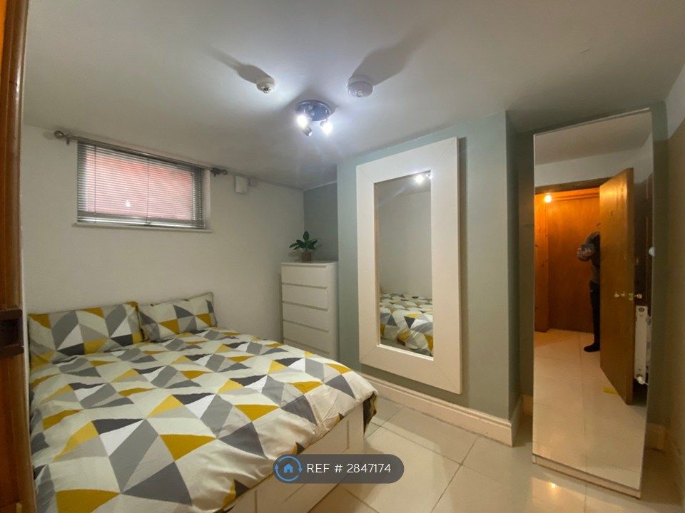 Property photo 2 of 8 Room 7