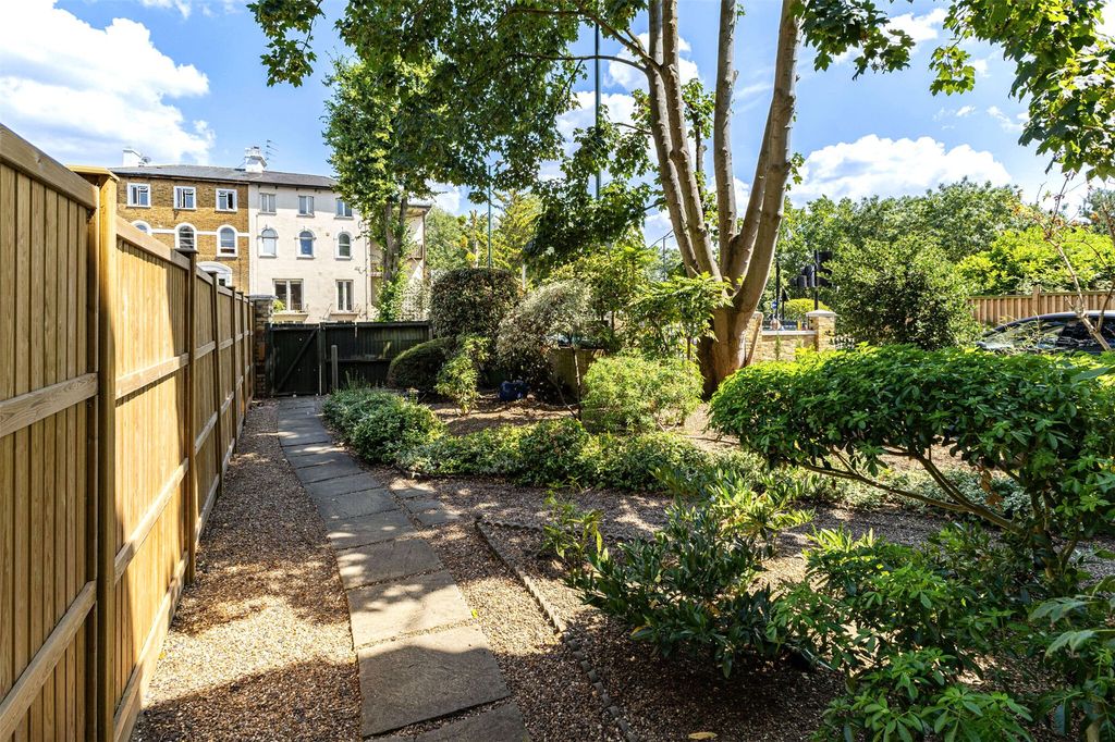 Property photo 3 of 16 Front Garden