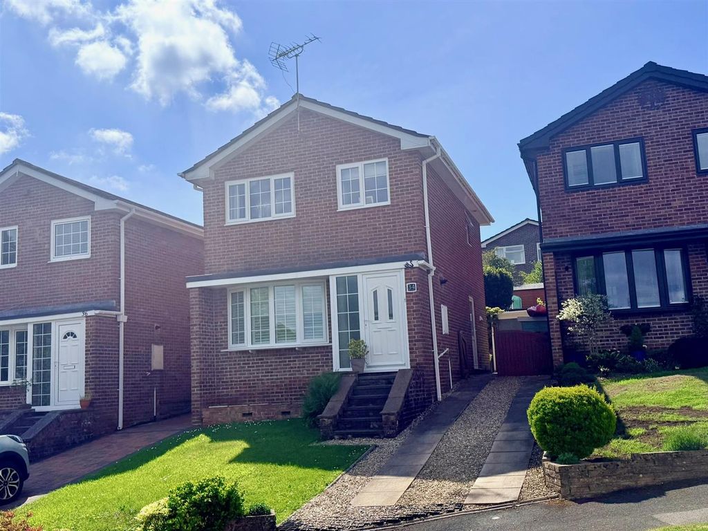 Property photo 1 of 16 Swan Gardens, Plympton, Plymouth Pl7 2Hf