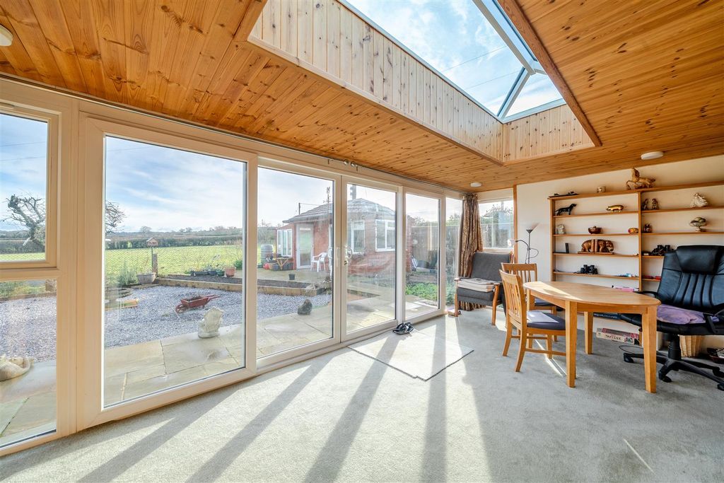 Property photo 3 of 23 Conservatory