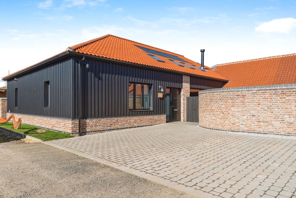 Property photo 1 of 19 Exterior