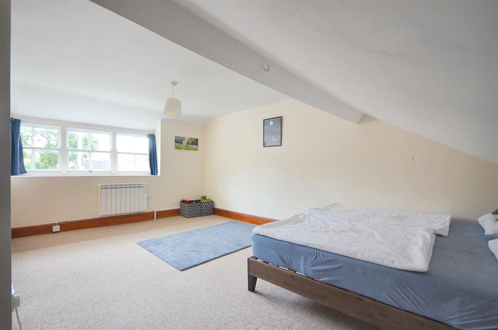 Property photo 3 of 11 Bedroom One