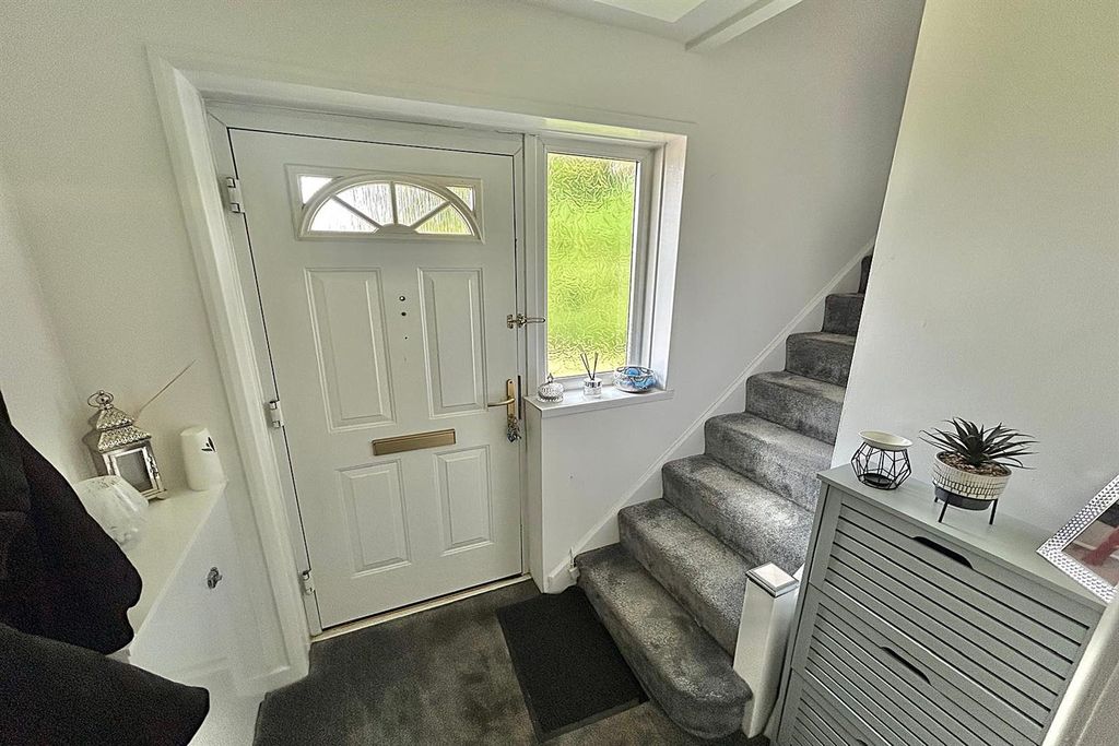 Property photo 2 of 20 Entrance Hallway
