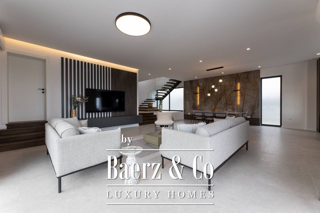 Property photo 3 of 34