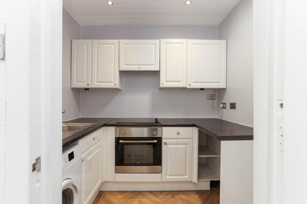 Property photo 3 of 17 Kitchen