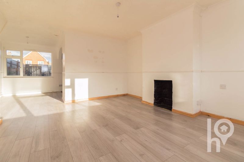 Property photo 1 of 9 Photo 4