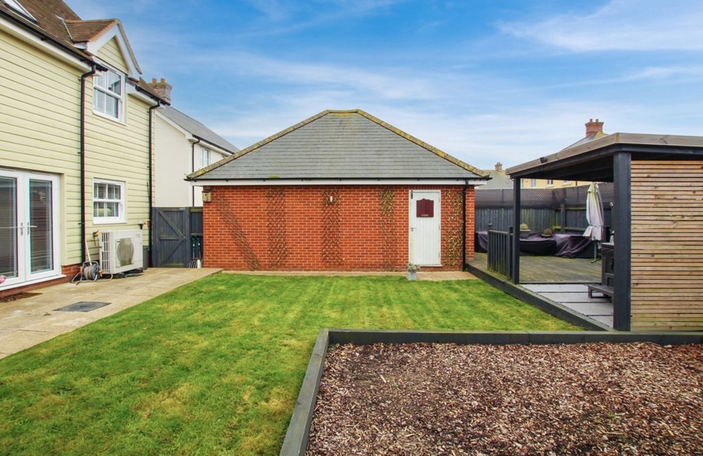 Property photo 2 of 32