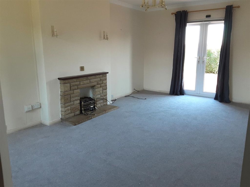 Property photo 3 of 10 Sitting Room