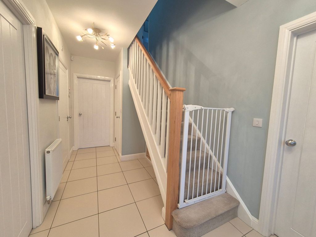 Property photo 3 of 28