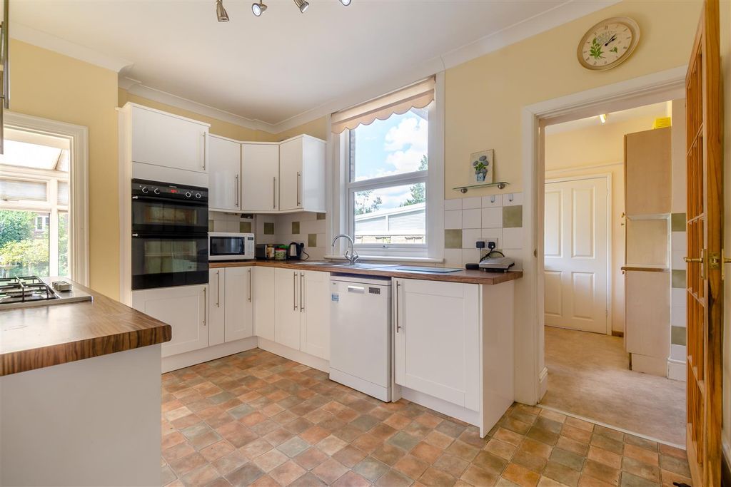 Property photo 3 of 23 Kitchen