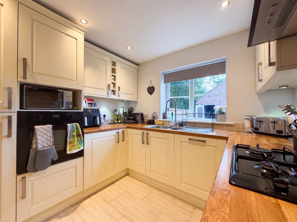 Property photo 2 of 16 5601455
