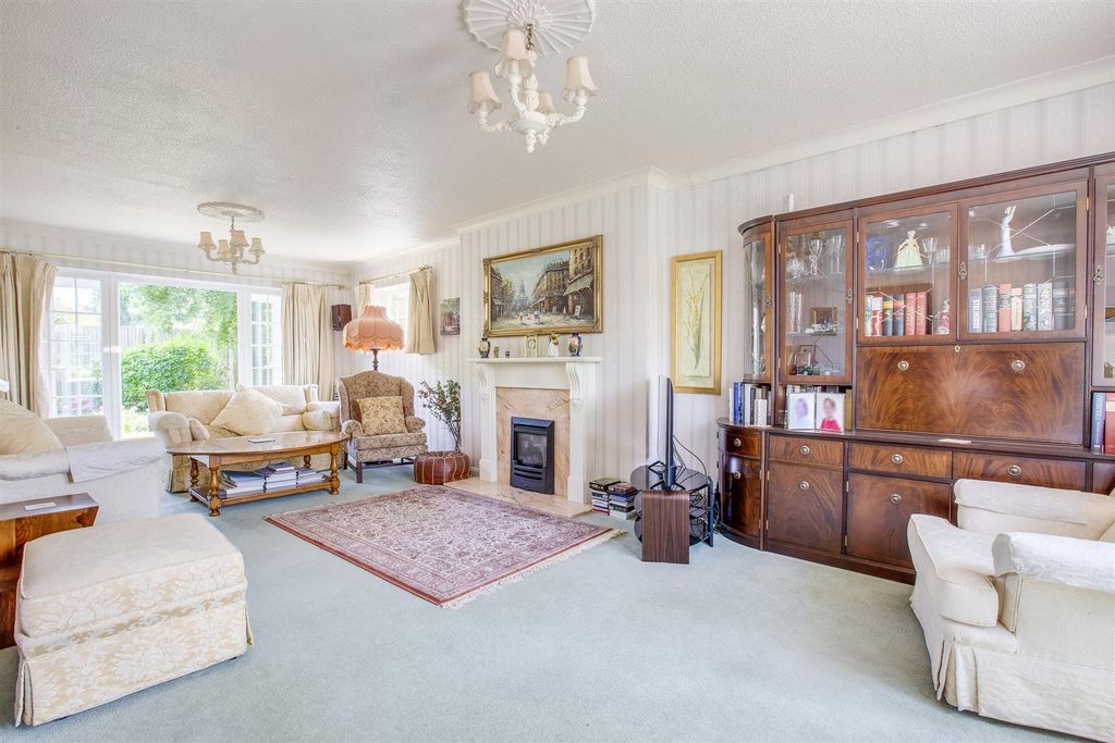 Property photo 3 of 16 51 Inkerman Drive, Hp15 7Jj-8.Jpg