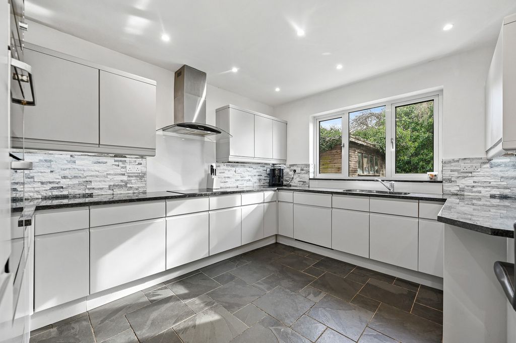 Property photo 1 of 25