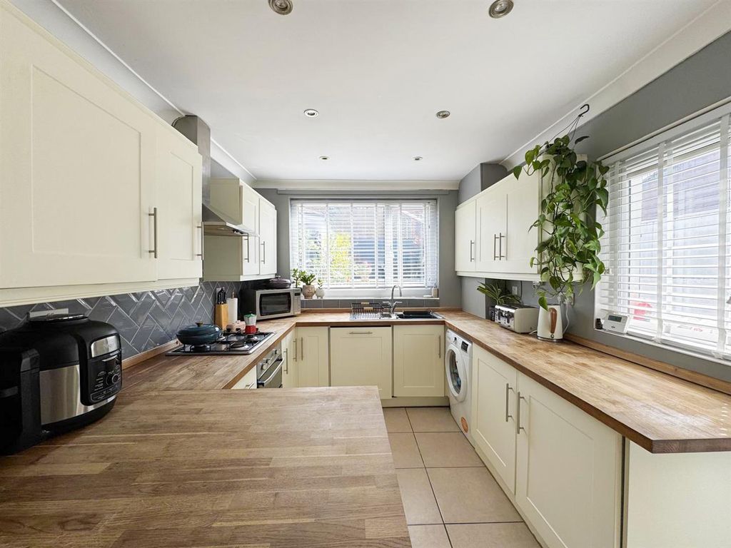Property photo 2 of 22
