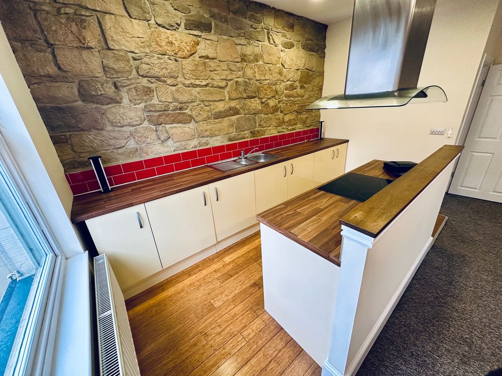 Property photo 3 of 9 Kitchen