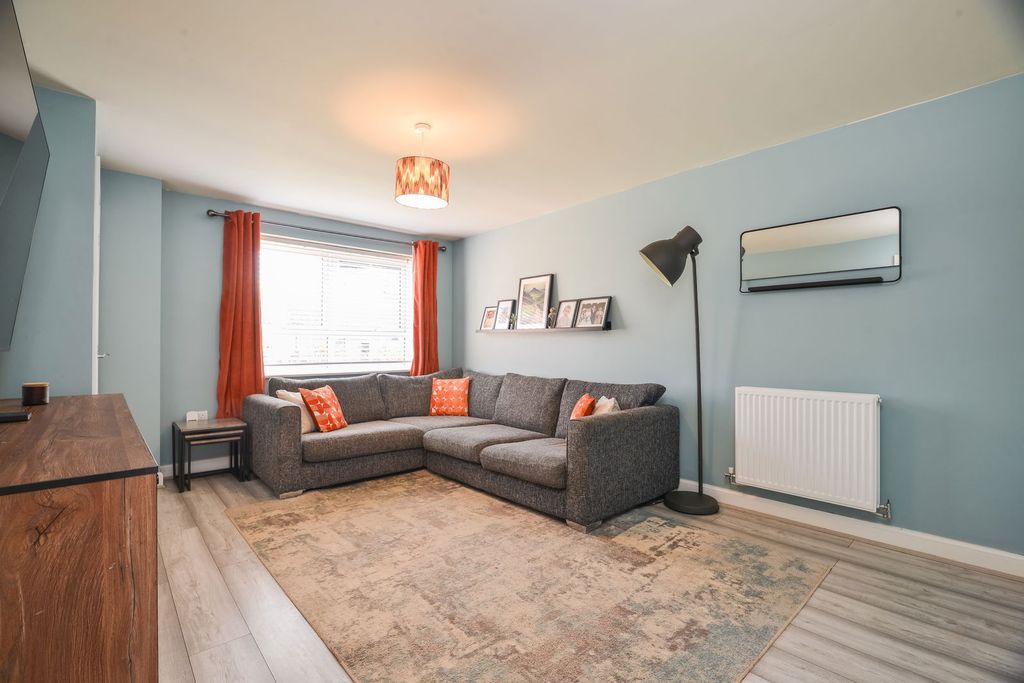 Property photo 3 of 34