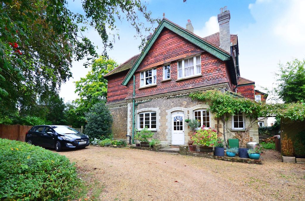 Property photo 2 of 27