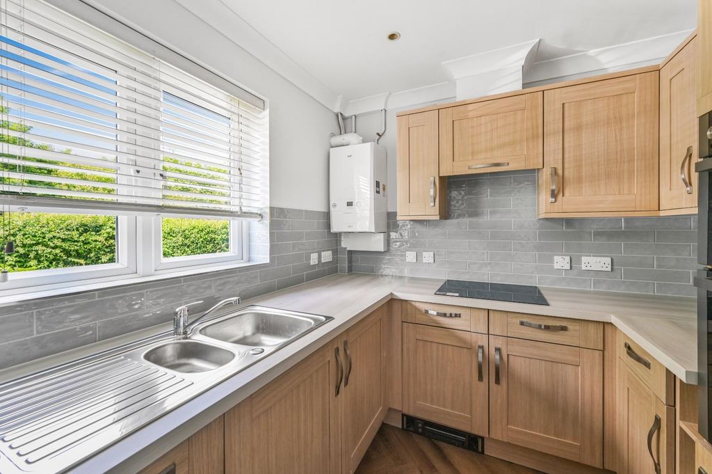 Property photo 3 of 18 Kitchen