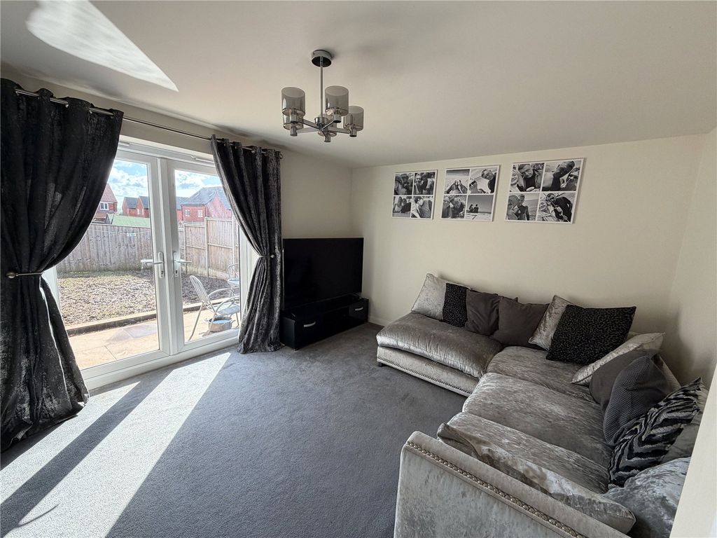 Property photo 2 of 12 Picture No. 15