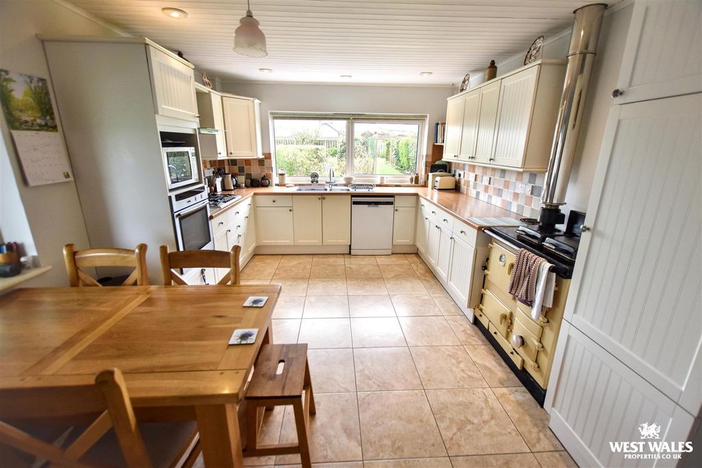 Property photo 3 of 36 23 (2).Jpg