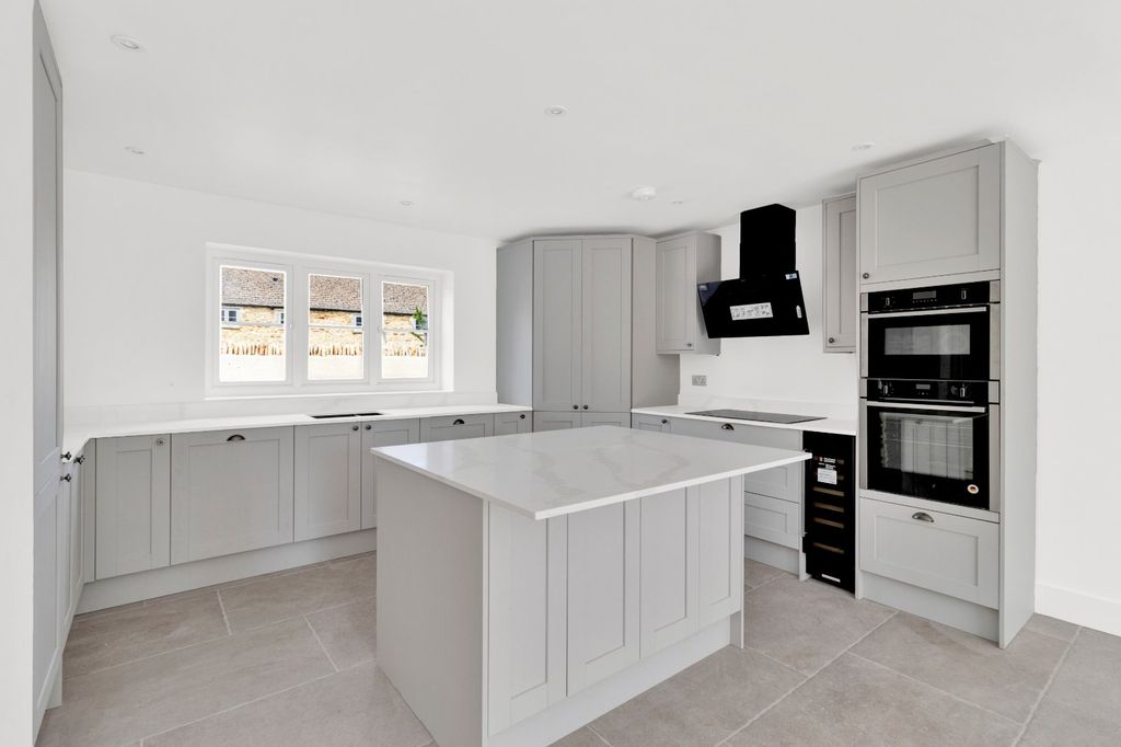 Property photo 2 of 9 Picture No. 17