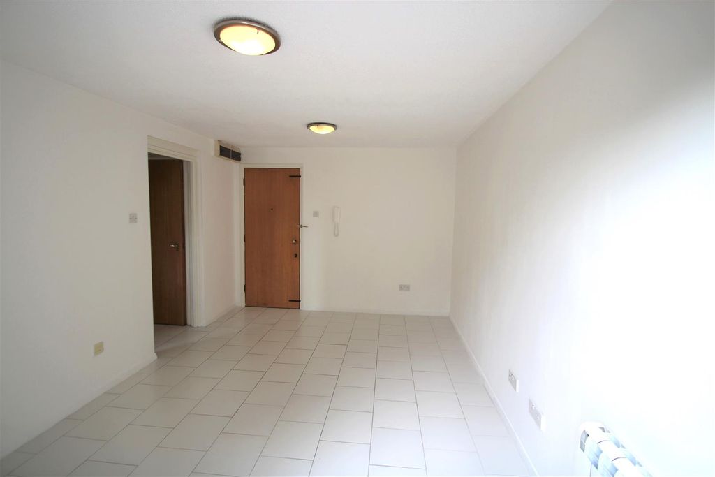 Property photo 2 of 7 Studio Room.Jpg