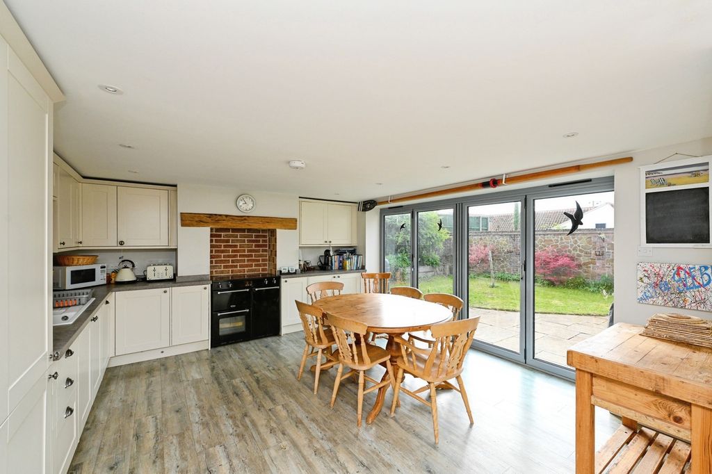 Property photo 2 of 32 Pbox-Img.Jpg