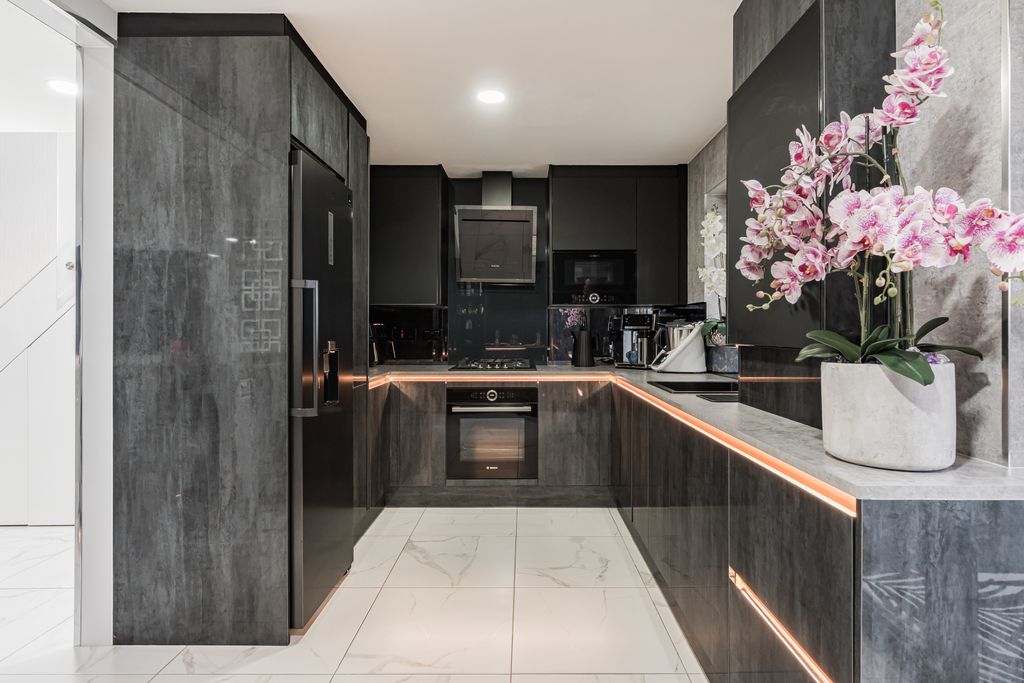 Property photo 1 of 33 Primary Property Image