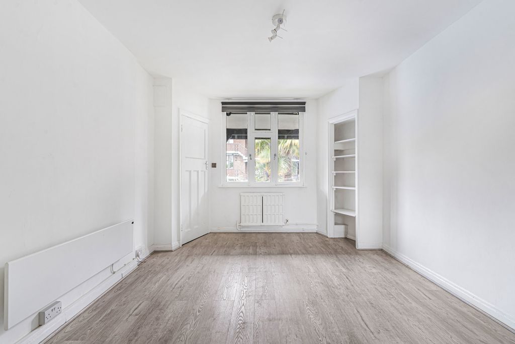 Property photo 2 of 13 Studio