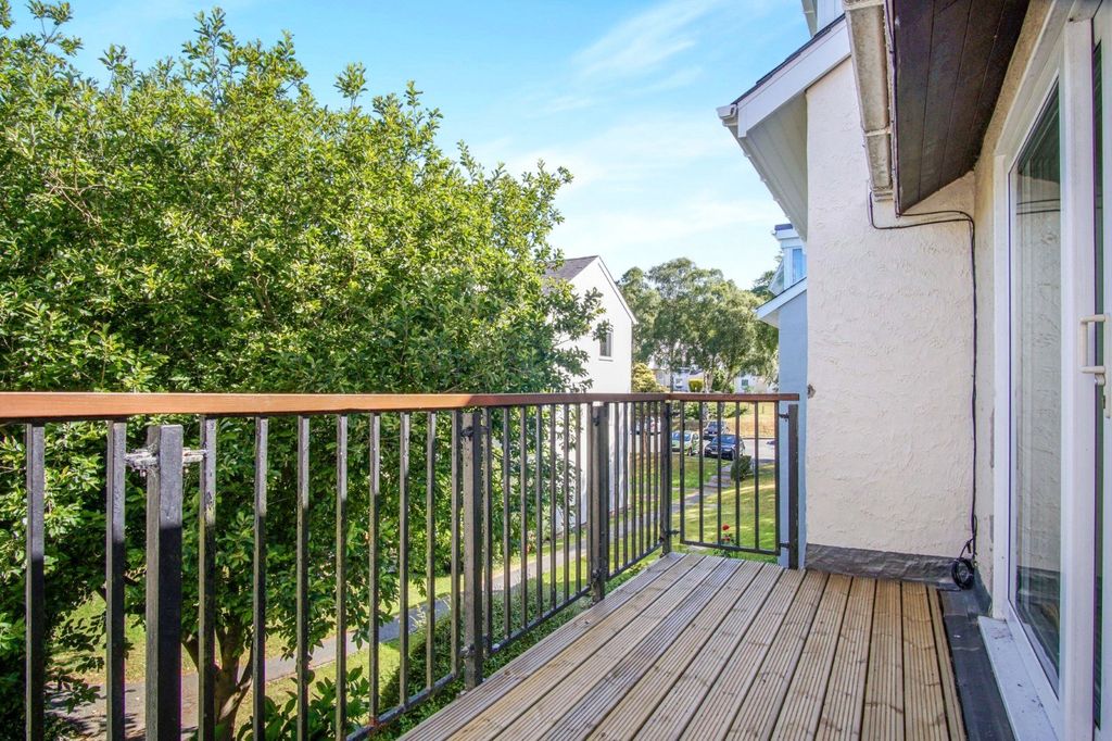 Property photo 2 of 8 Balcony