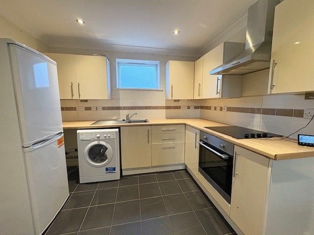 Property photo 2 of 7 Kitchen