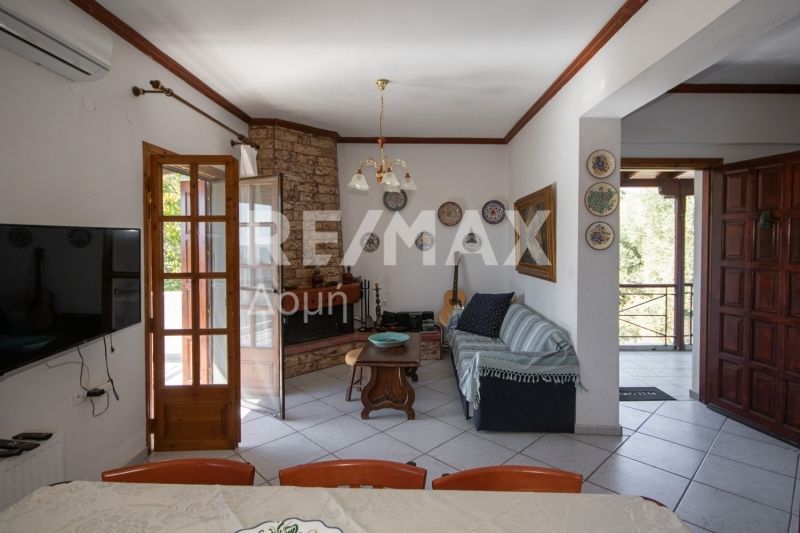 Property photo 2 of 25