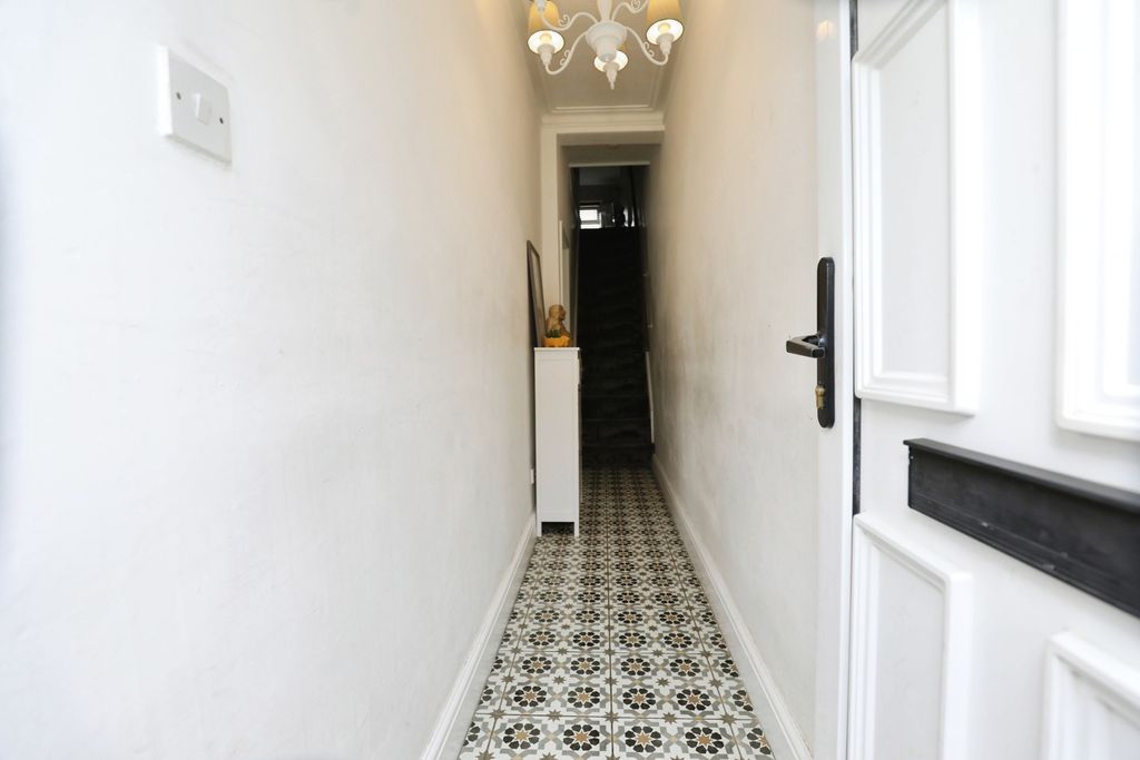 Property photo 2 of 19 Pbox-Img.Jpg
