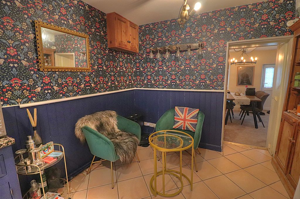 Property photo 2 of 17 Seating Area