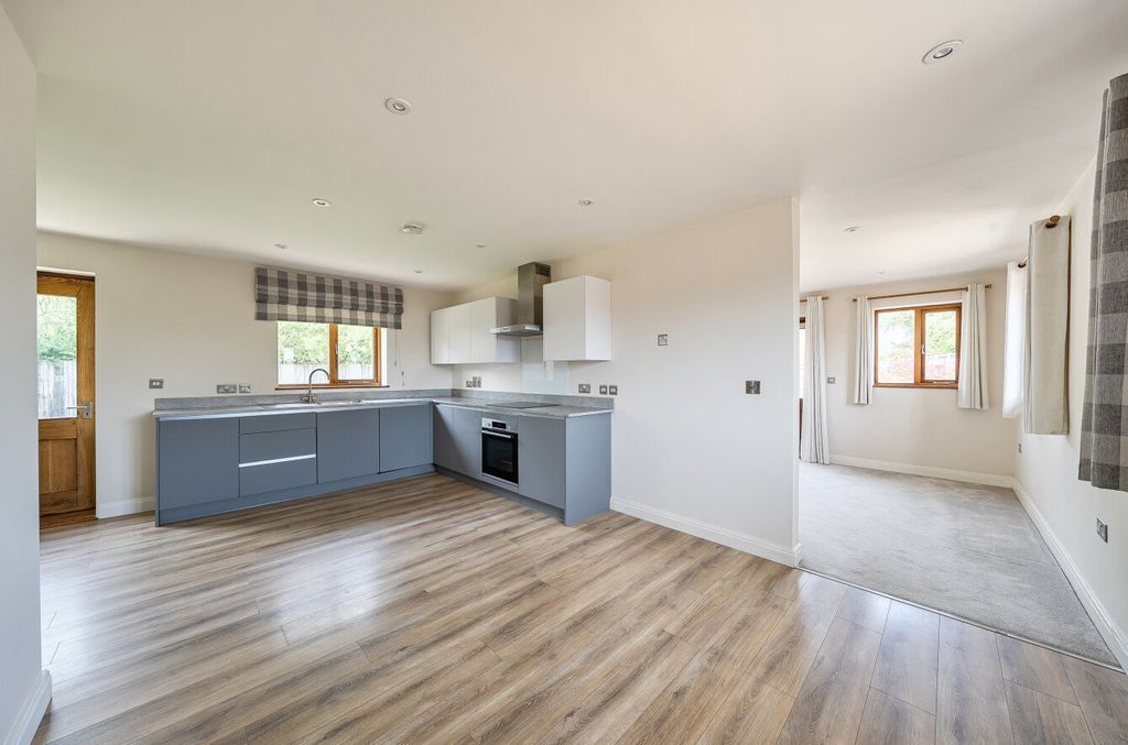 Property photo 3 of 13 1442553-6-69d90F2...