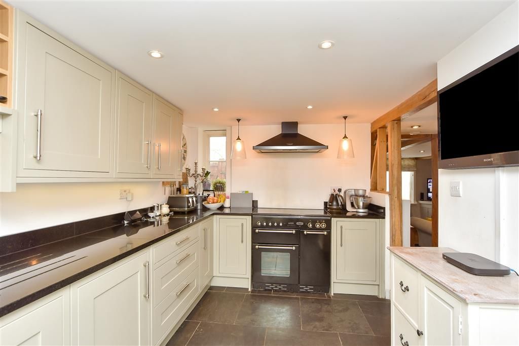 Property photo 2 of 19 Kitchen