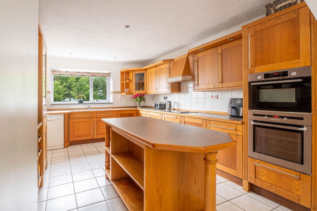 Property photo 2 of 45