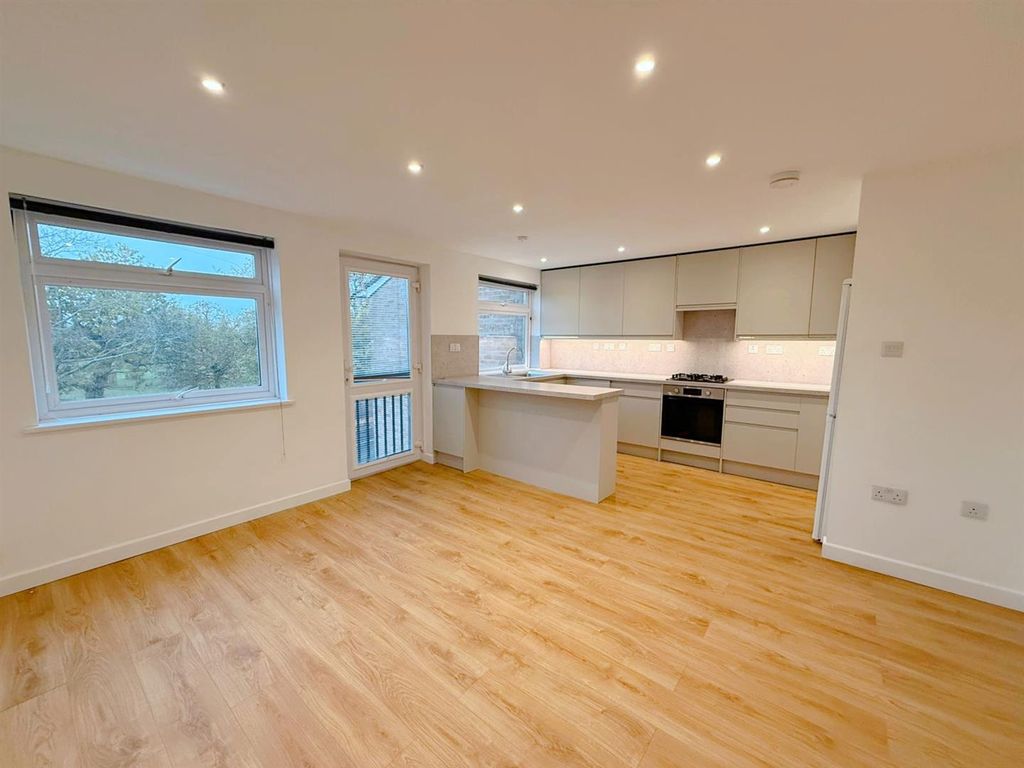 Property photo 2 of 7 Polish_20251029_170507409.Jpg