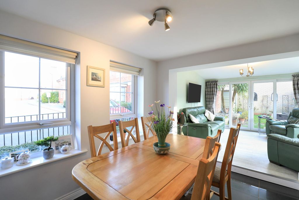 Property photo 3 of 16 Dining Room
