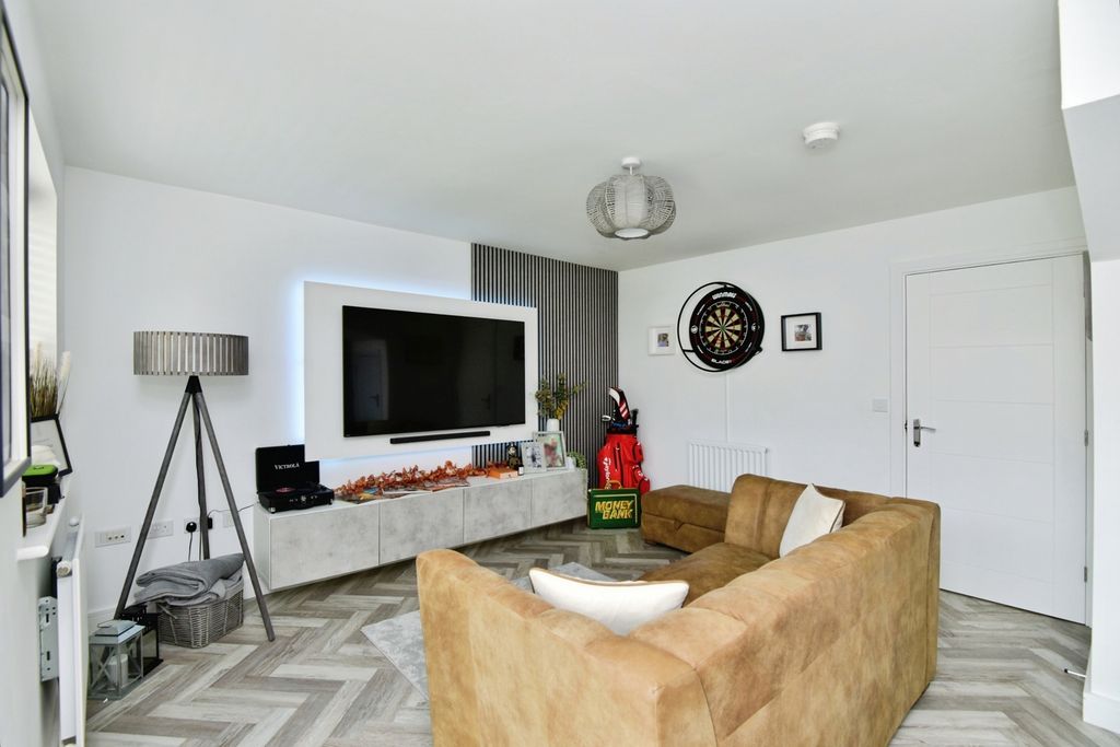 Property photo 3 of 18 Pbox-Img.Jpg