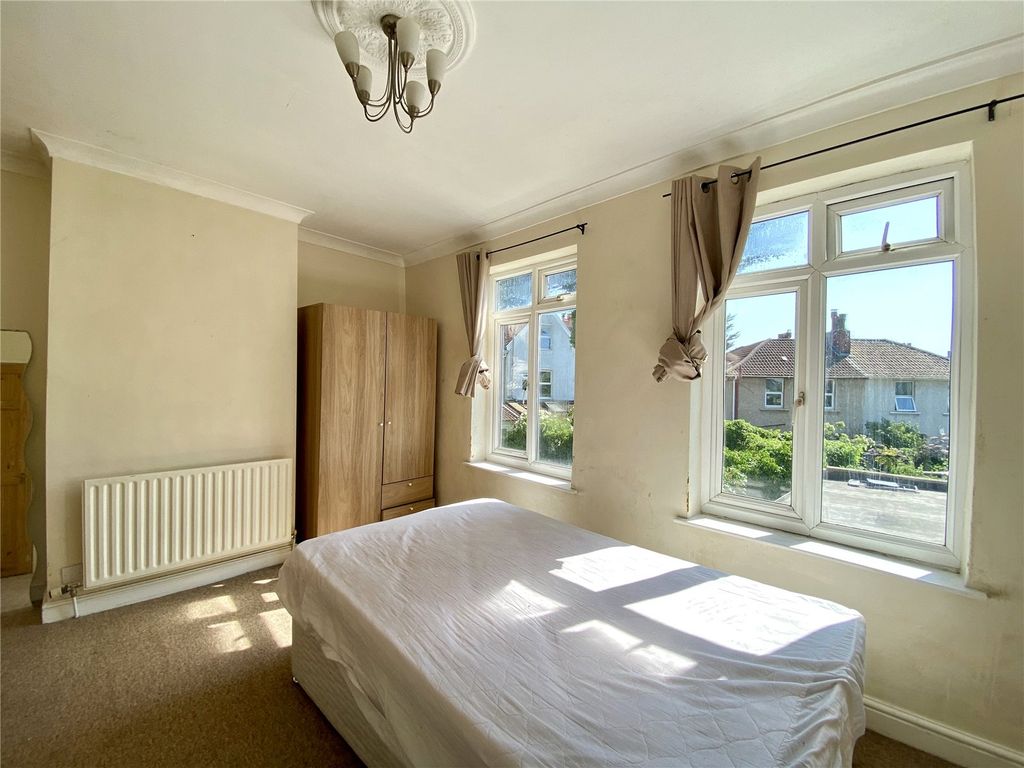Property photo 3 of 21 Picture No. 24