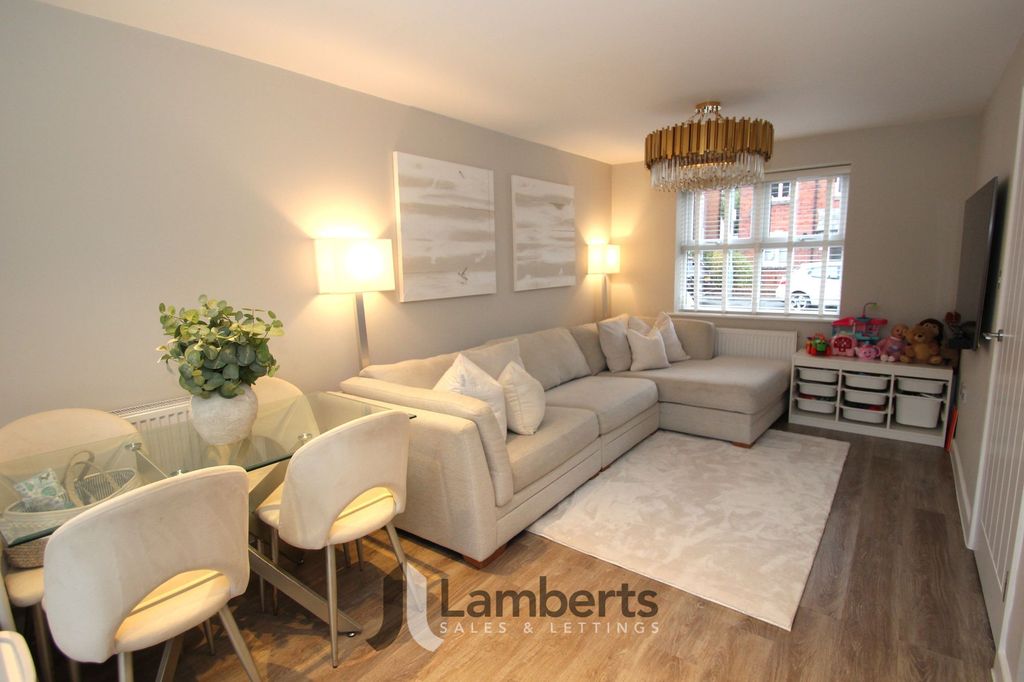 Property photo 2 of 20 Lounge/Dining