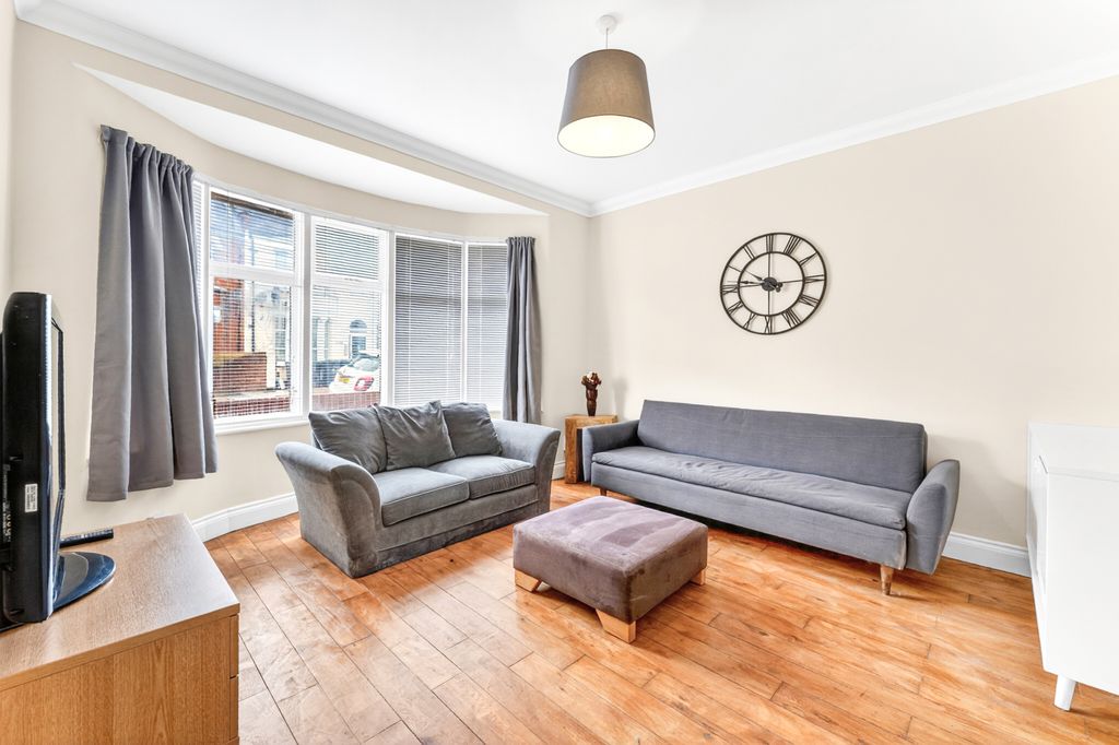 Property photo 3 of 33